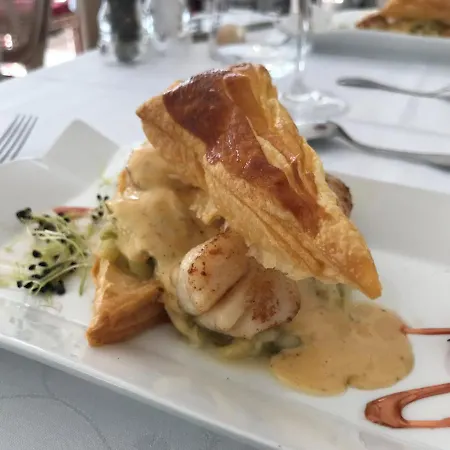 Otel Logis - Le Chatel 3*