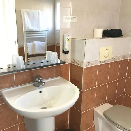 Logis - Le Chatel Hotel Nangis