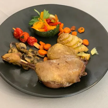 Logis - Le Chatel Hotel