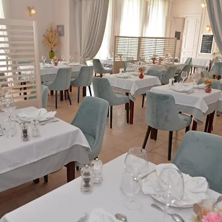 Hotel Logis - Le Chatel 3*