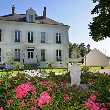 Hotel Logis - Le Chatel Nangis