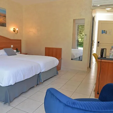 Logis - Le Chatel 3*