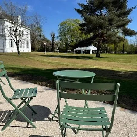 Hotel Logis - Le Chatel Nangis