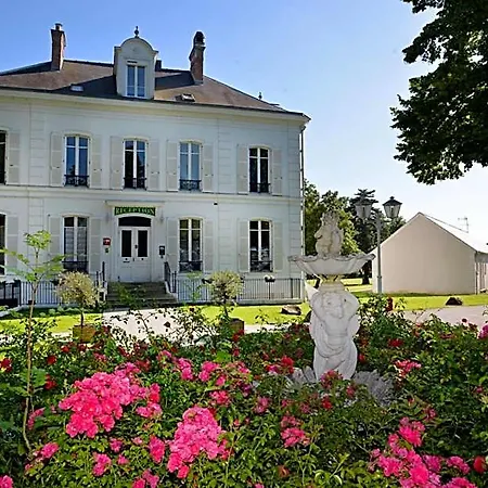 ホテル Logis - Le Chatel 3*