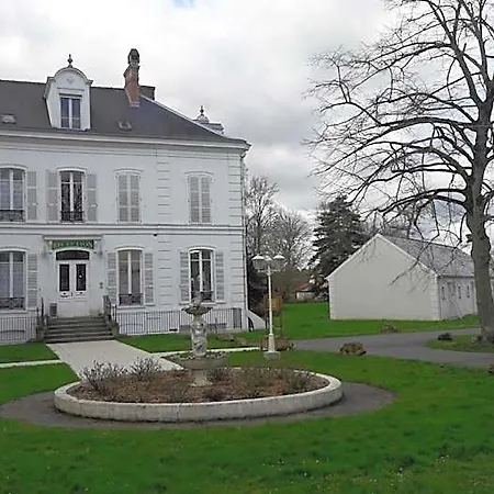 Logis - Le Chatel 3*