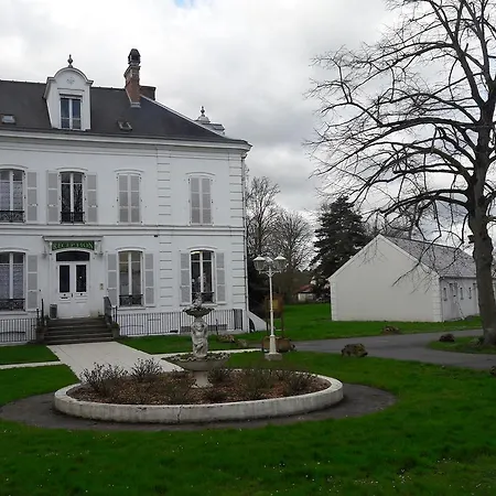 Hotel Logis - Le Chatel 3*
