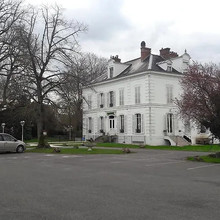 Logis - Le Chatel 3*