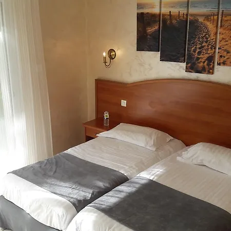 ホテル Logis - Le Chatel 3*