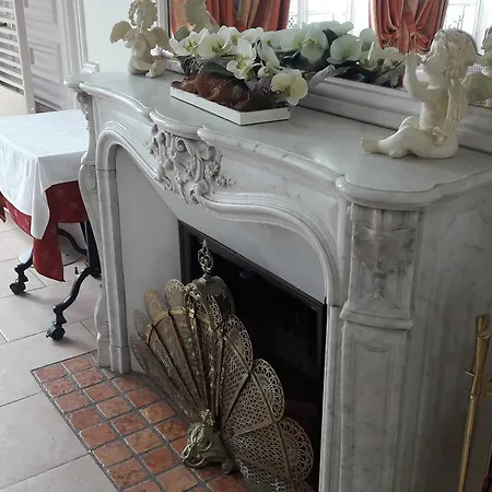 Hotel Logis - Le Chatel 3*