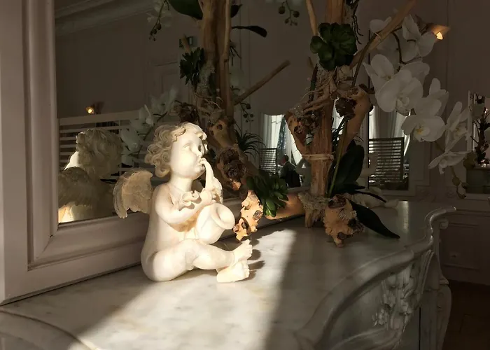 Hotel Logis - Le Chatel 3*