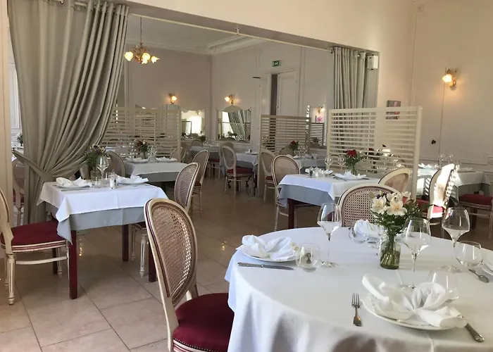 Hotel Logis - Le Chatel 3*