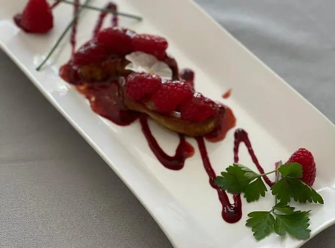 Logis - Le Chatel 3*