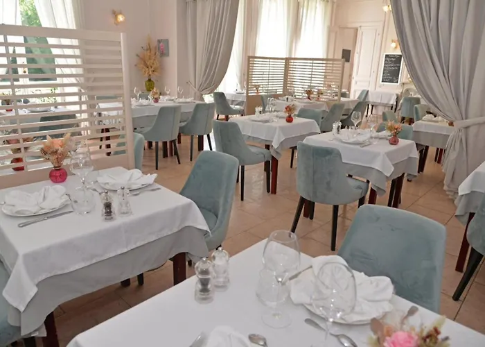 Hotel Logis - Le Chatel 3*