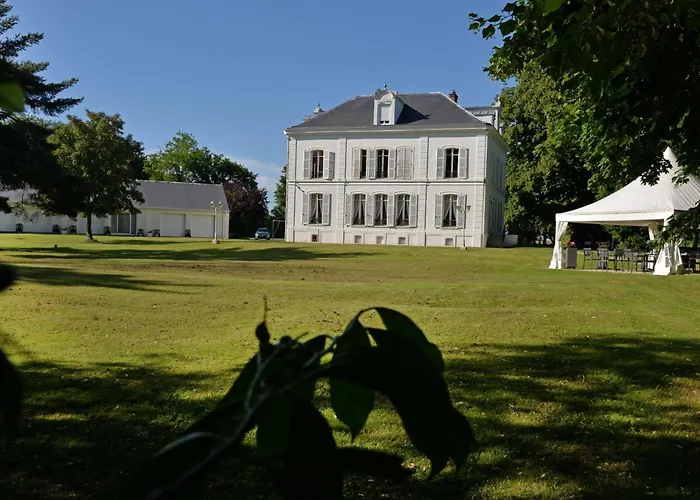 Hotel Logis - Le Chatel 3*