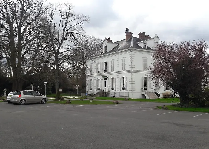 Logis - Le Chatel 3*