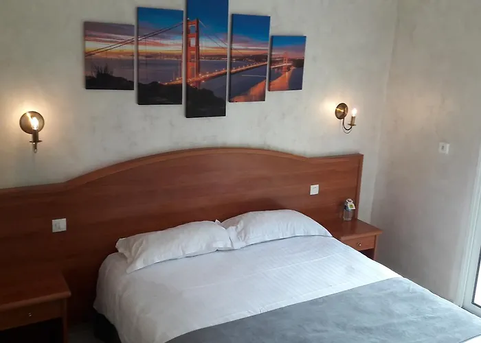 Logis - Le Chatel 3*