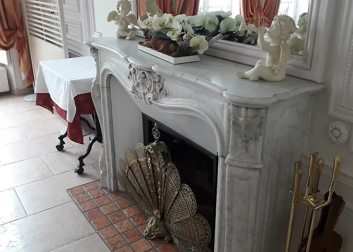 Hotel Logis - Le Chatel 3*